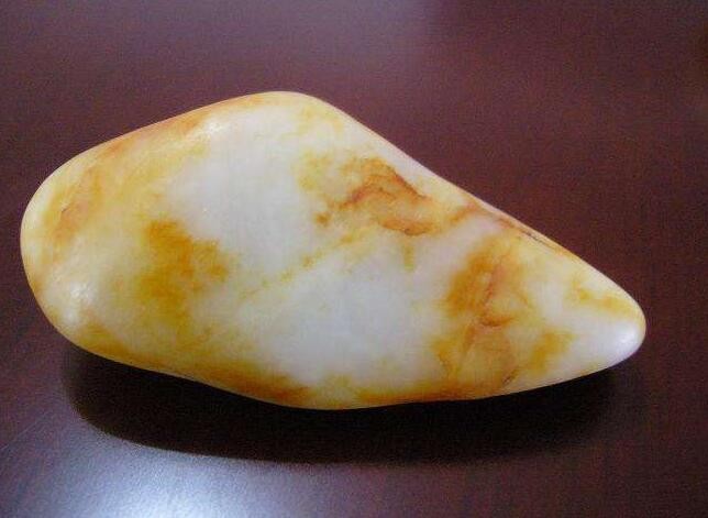 缅甸翡翠进入中国途径和田玉人工染色如何清除 人工染色的危害 