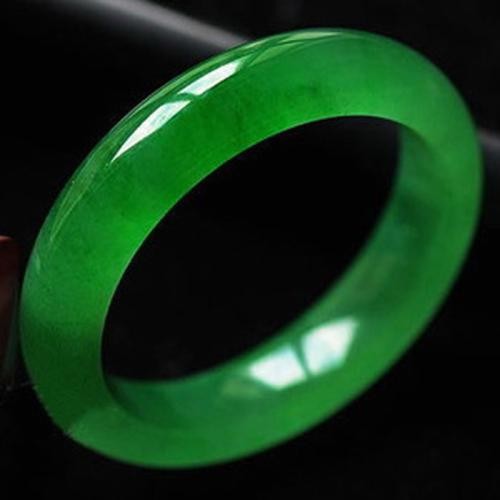 玉石手镯有裂纹怎么办 日常该如何养护 