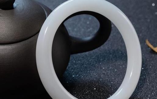 大师鉴定翡翠免费和田玉上什么油保养好 和田玉如何进行日常保养 