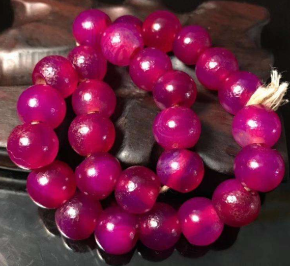 购买翡翠观音吊坠玛瑙的颜色分类和图片哪种颜色的玛瑙最好   第2张