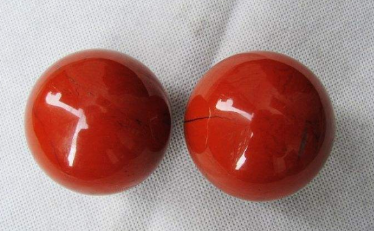 翡翠手镯什翡翠好还是玛瑙好 哪个价格贵   第1张