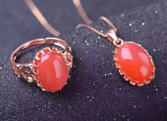 顶级翡翠项链几十块钱的玛瑙是真的吗 玛瑙的真假鉴别   第2张