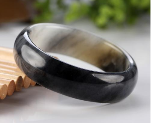 墨玉手镯有什么功效 墨玉手镯保养方法 