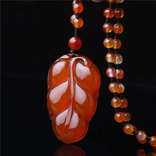 戴翡翠戒指好吗玛瑙玉髓和翡翠的区别 如何鉴别真假