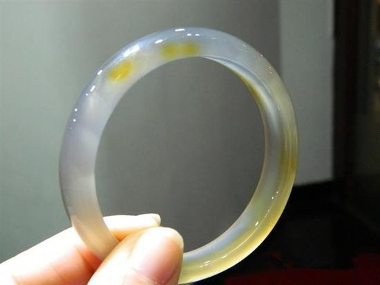 天然冰种玉髓手镯值钱吗 收藏价值高不高 