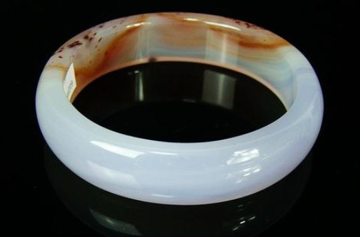 冰种翡翠翡翠玛瑙手镯好还是翡翠玉镯好 哪个价格贵   第2张