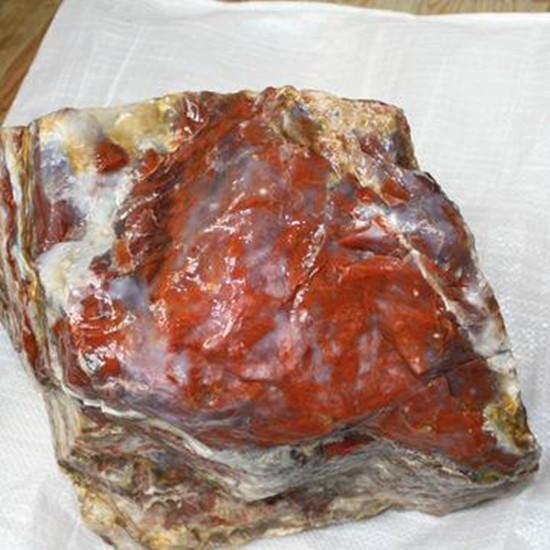 满绿翡翠手镯怎么鉴定红玛瑙原石多少钱一斤 红玛瑙原石图片介绍   第2张