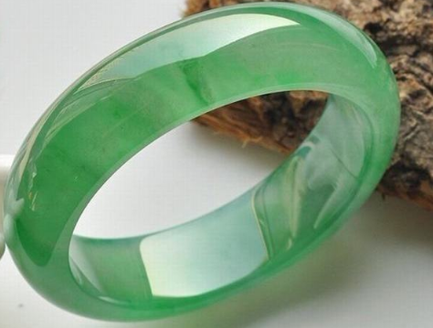 翡翠手镯什翡翠好还是玛瑙好 哪个价格贵   第2张