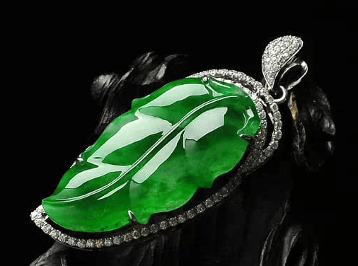 翡翠饰品怎么计算价格？这是没有标准的，并且也有用不值钱的翡翠  第3张