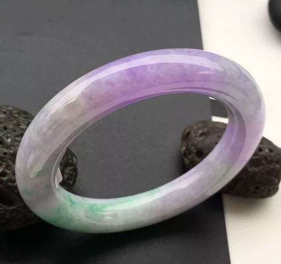 好翡翠价格太高遭质疑，便宜的假翡翠一路畅销，是真的太贵吗？  第4张