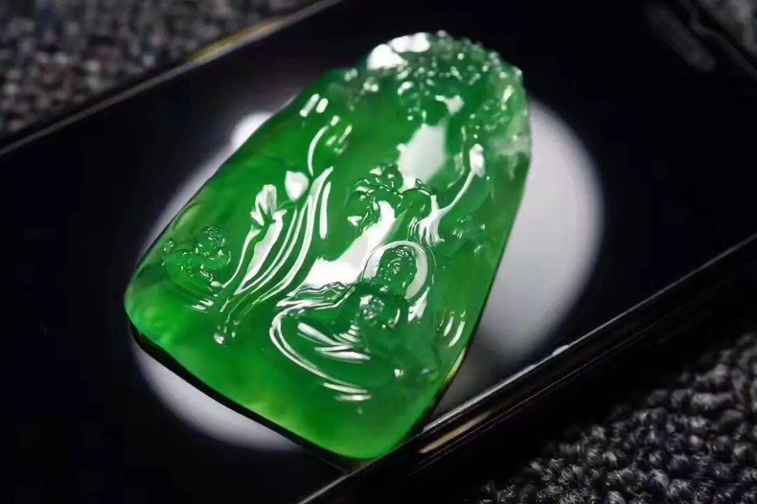 这些有关翡翠颜色和价格的秘密，你知道多少？  第1张