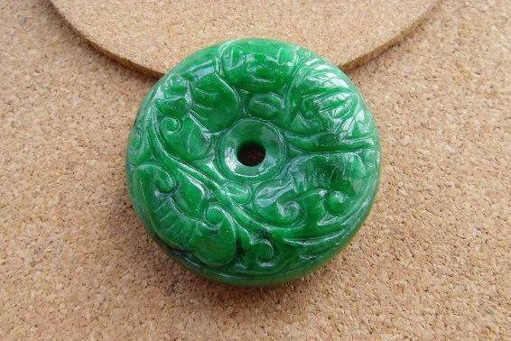 翡翠“越绿越值钱”的说法到底骗了多少人？买到这三种，等着后悔吧！  第7张