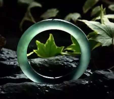 指甲盖大就能当传家宝的它,竟然只要几千块就能买到?不是帝王绿 第4张