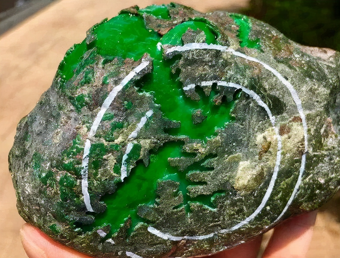 很多人口中说的翡翠“六多”是哪些？你知道吗？  第3张