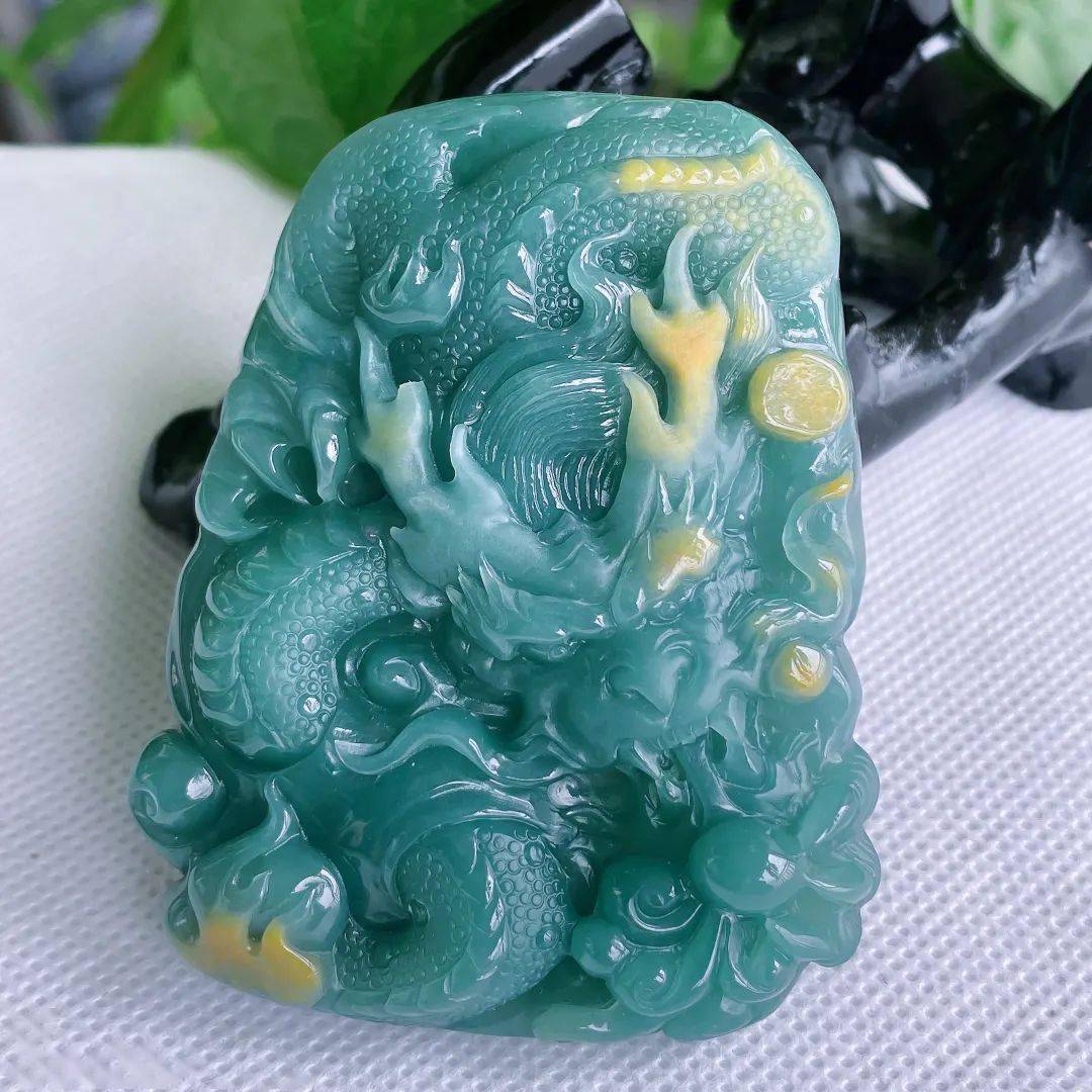 警惕，这种料子靠冒充翡翠还带证书、身价翻数倍，行家急眼了！  第11张