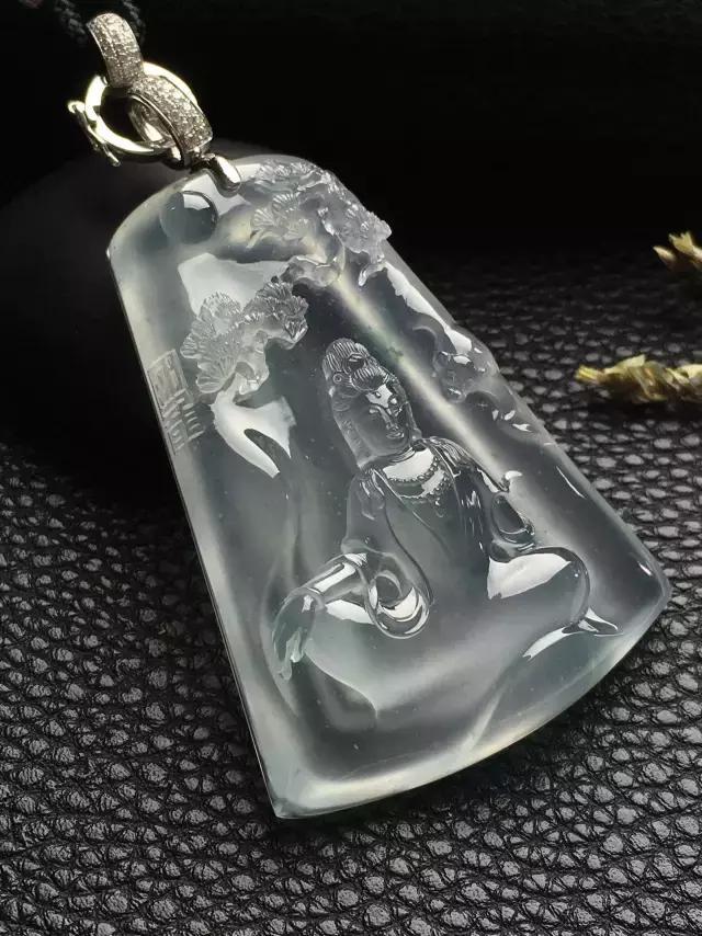 
                浅谈翡翠的“雕花”与“素身”，这是不一样的魅力
              第2张