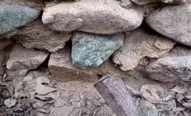 农民用玉石盖房子，是无知？还是玉石太多不稀罕  第2张