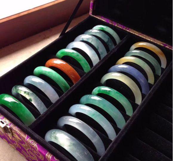 长期不戴的翡翠怎么保养?
第1张