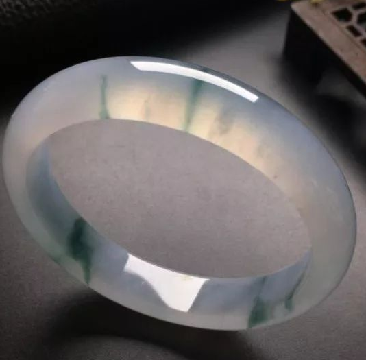 好翡翠价格太高遭质疑，便宜的假翡翠一路畅销，是真的太贵吗？  第7张