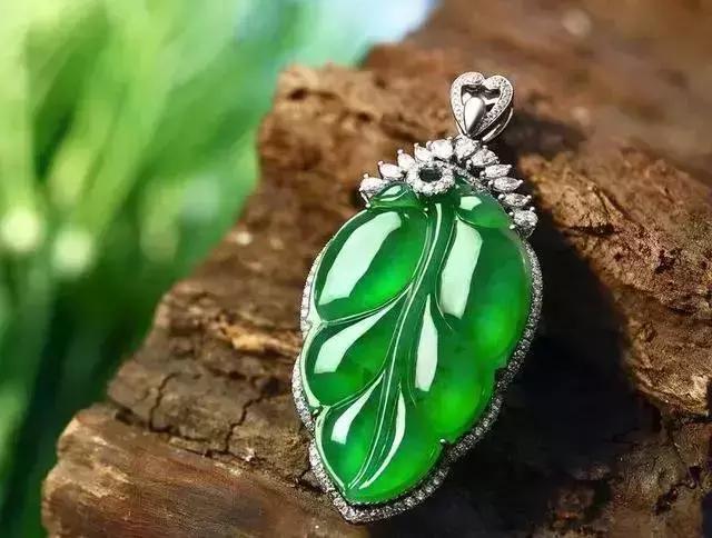 学会这些,随便买翡翠,绝对达到收藏级别!
第16张