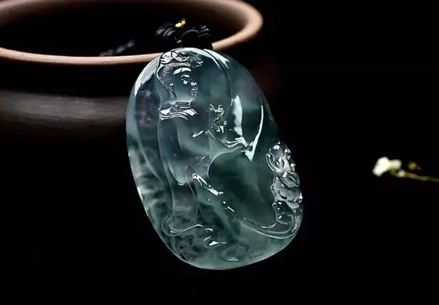 翡翠中的六少，你知道是指什么吗？  第2张