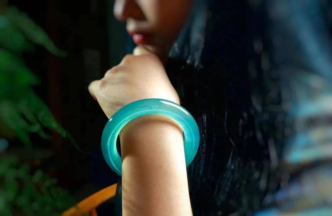 
                恃色行凶，有点颜色就了不起？
              第7张