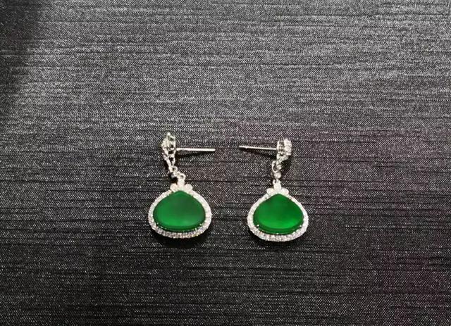 长期不戴的翡翠怎么保养?
第3张