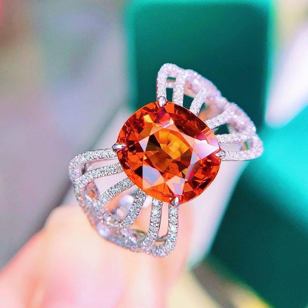 大牌新宠儿来袭，石榴石的新贵，拥有梦幻彩色的小众宝石！  第8张