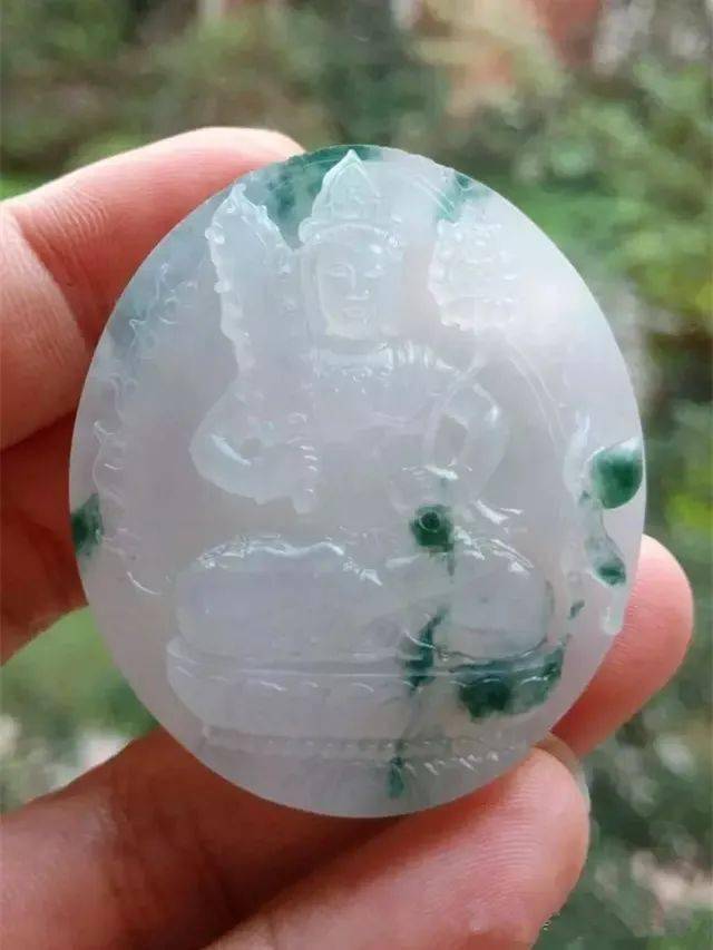 糯冰飘花翡翠手镯心，设计的虚空藏菩萨，料好工好起货大涨！  第4张