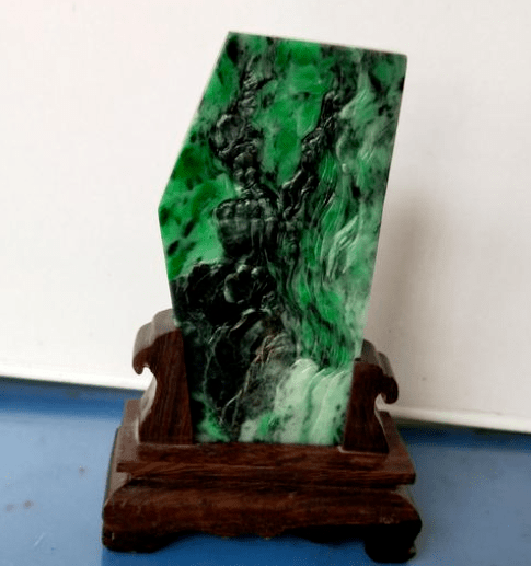 翡翠的癣与绿色翡翠之间的关系可分为三种状态  第3张