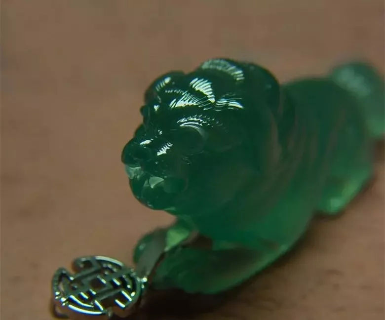 指甲盖大就能当传家宝的它,竟然只要几千块就能买到?不是帝王绿 第7张