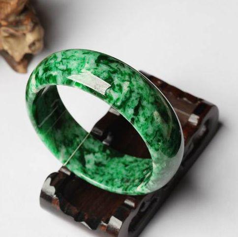 翡翠“越绿越值钱”的说法到底骗了多少人？买到这三种，等着后悔吧！  第5张