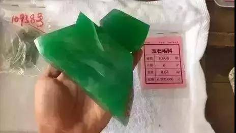 这种玉石30万一斤，价格5年涨20倍，颜色绿如春水…涨幅超过翡翠？  第16张