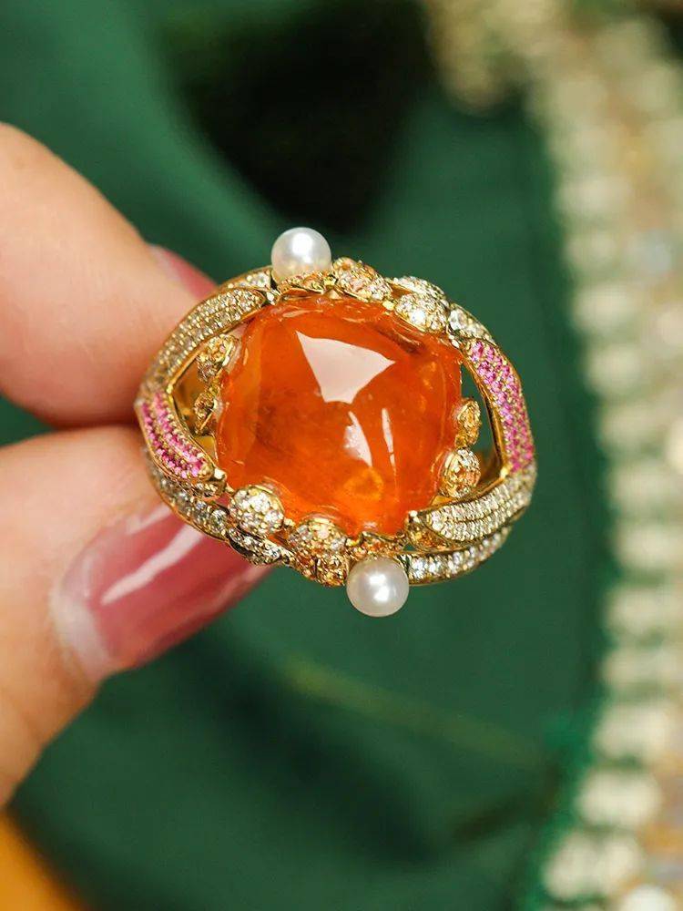 大牌新宠儿来袭，石榴石的新贵，拥有梦幻彩色的小众宝石！  第16张