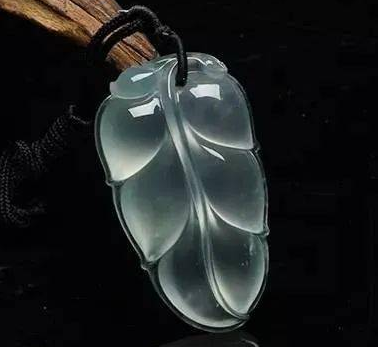 云南世博会翡翠老翡翠手镯 清代为何国人对珠宝只钟情翡翠，令人如此向往的翡翠有何迷人之处？  第3张