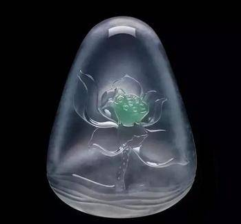 
                资深行家都偏爱于「素件翡翠」，那么雕工复杂的翡翠还能买吗？
              第10张