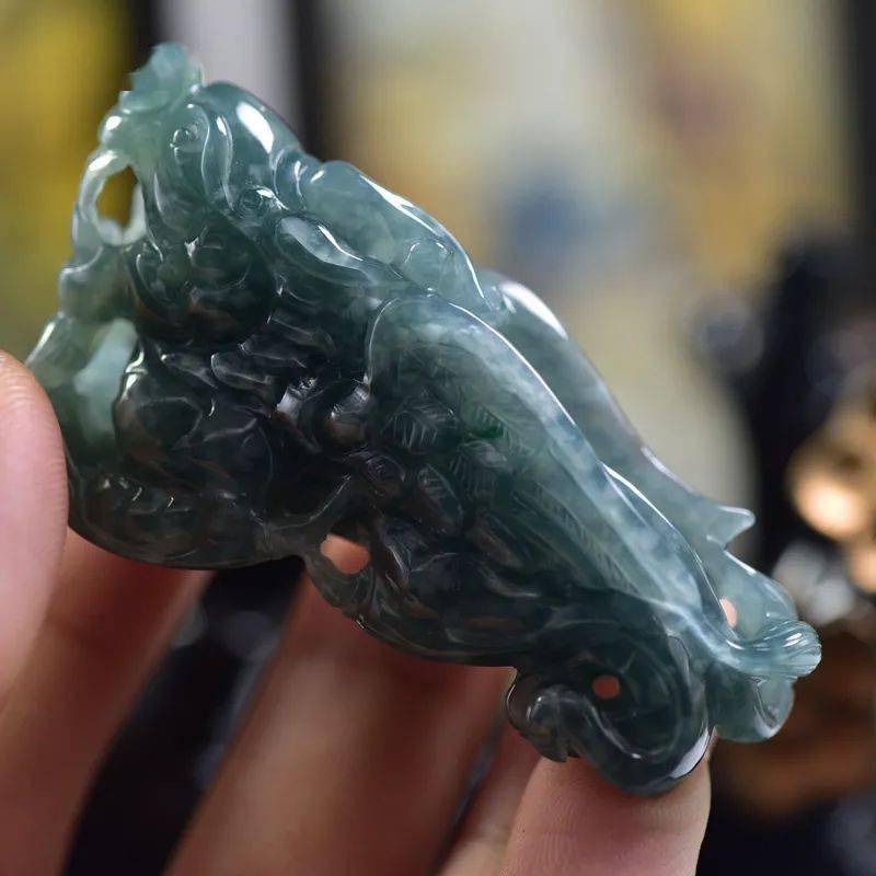 警惕，这种料子靠冒充翡翠还带证书、身价翻数倍，行家急眼了！  第5张