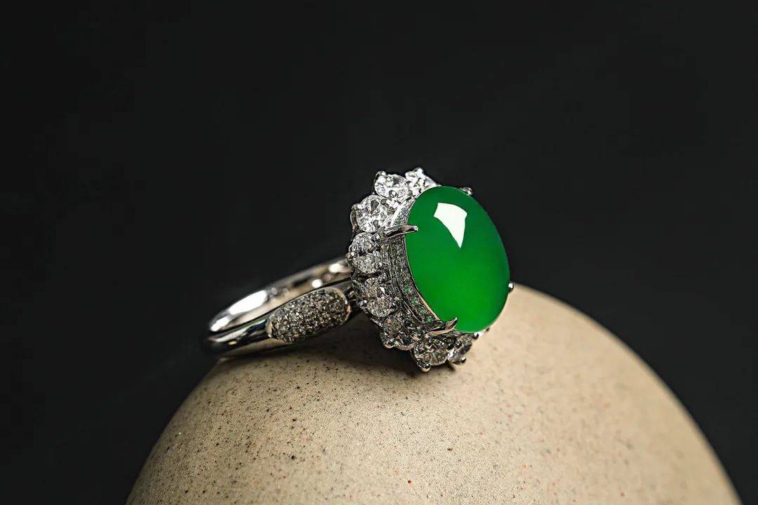 
                翡翠也有「三无产品」？再便宜也不要买！
              第1张