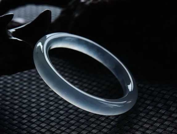 黄金有价玉无价，翡翠的价值到底应该如何评估呢？  第3张