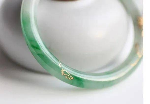 百万翡翠手镯引发婆媳大战!还会导致不孕不育? 第21张