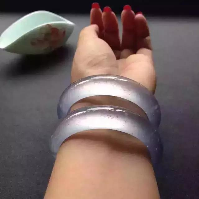 
                万年翡翠，冰清玉洁，看一眼就醉了！
              第2张