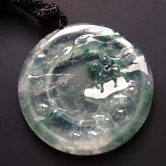 
                你知道翡翠不同造型的吊坠代表什么寓意吗？
              第15张