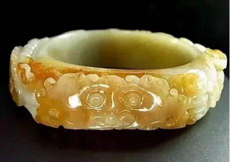 这款玉镯这么美，竟然没人戴？并非款式不好，只怪种水太差！  第6张