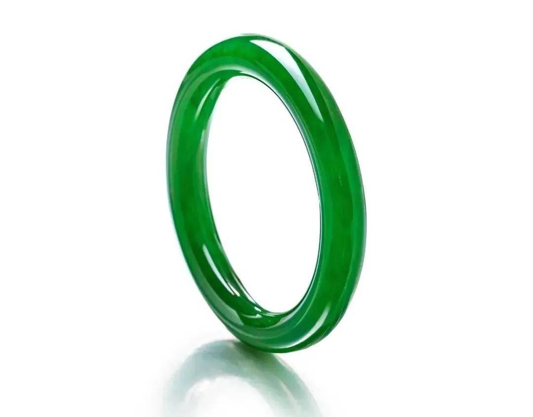 三件千万级翡翠成交2021苏富比秋拍，收藏行情看涨！  第3张