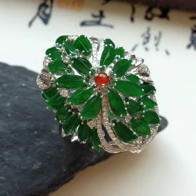 翡翠中的帝王，凭什么这么贵？  第2张