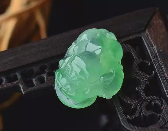 缅甸公盘为何能够成为「亿元翡翠标王」的孵化器?就凭是东道主? 第11张