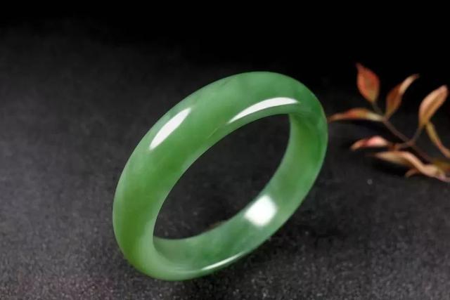 
                玉石圈不是有钱就能买到好玉？这到底是怎么回事？
              第1张