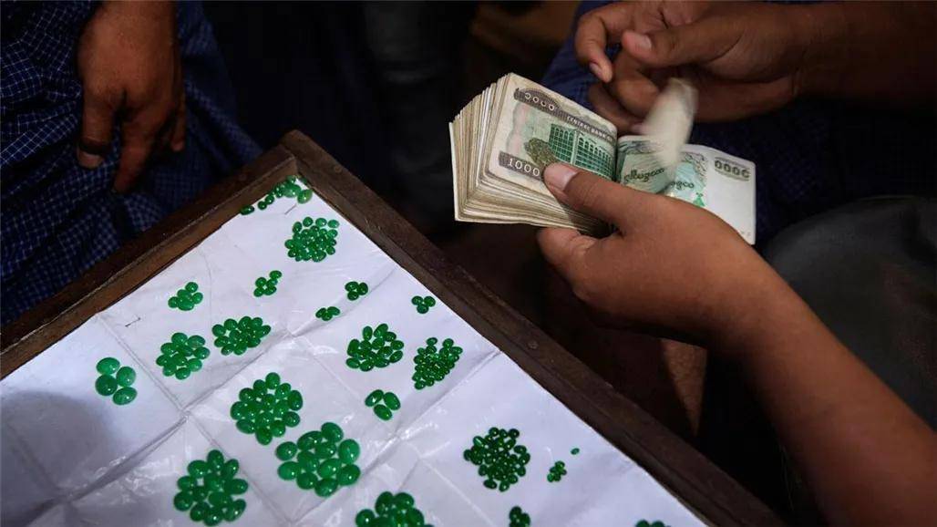 70亿“惊天玉石诈骗案” ,骗子身份太让人意外! 第2张