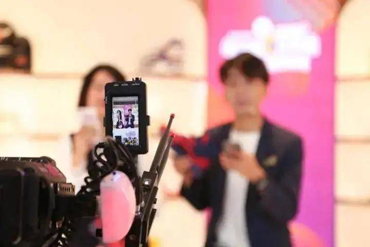 繁荣下的珠宝直播之路,卖标品还是做品牌? 第3张