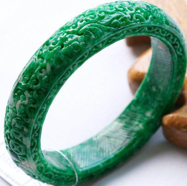 翡翠“越绿越值钱”的说法到底骗了多少人？买到这三种，等着后悔吧！  第8张